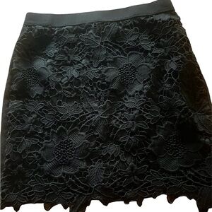 NWT American Eagle Women’s Pencil Skirt / Size 2/ Black Floral Crochet